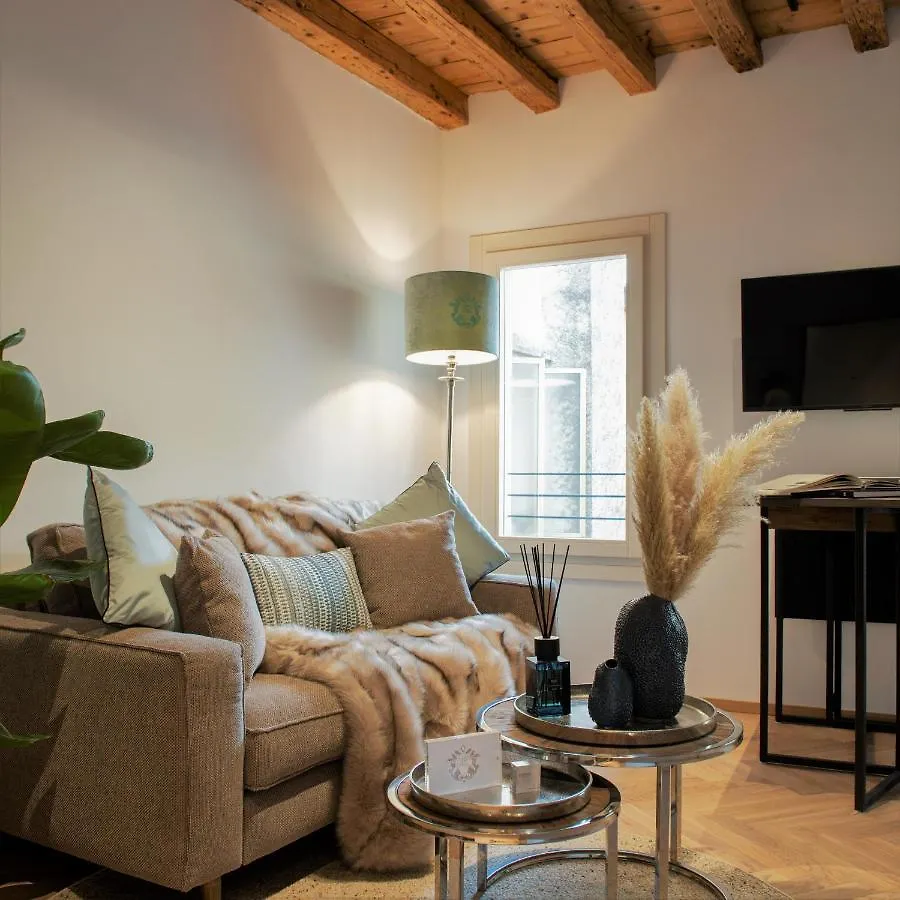 Elegance Room - Aparta & Suite - Automatized Apartment Bassano del Grappa
